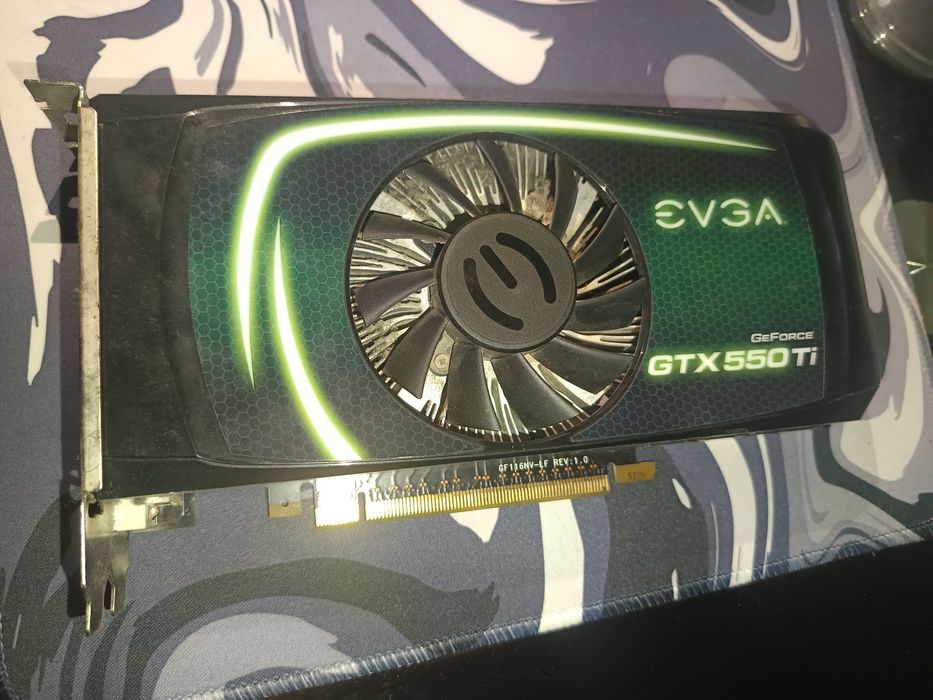 GTX 550 Ti + DVI-VGA gratis