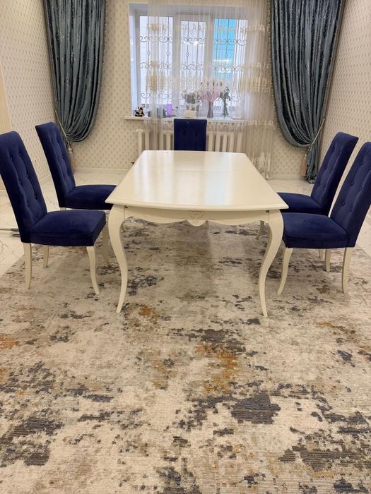 Стол в гостинную