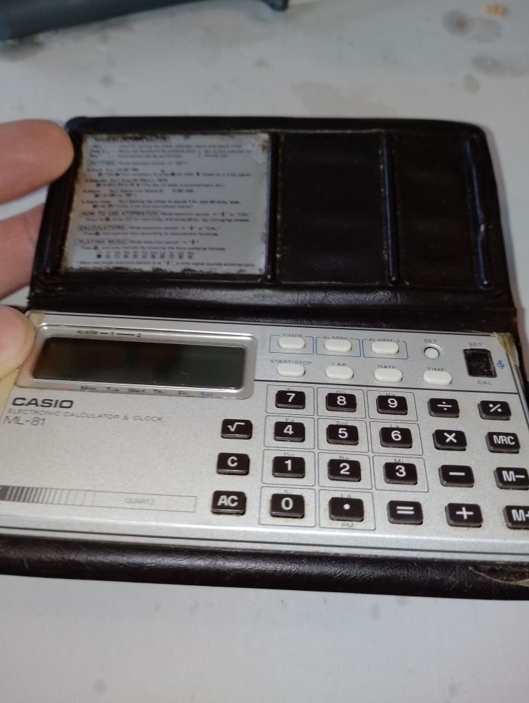 Ceas cu alarma,calculator birou Casio