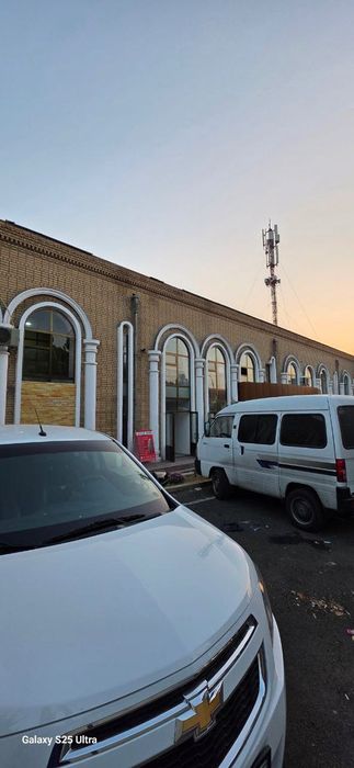 В аренду помещения 200 м². Можно снять всё или по частям. Чорсу.