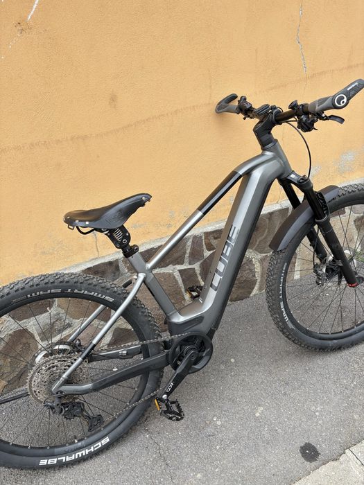 Bicicleta electrica cube 2024 baterie 750