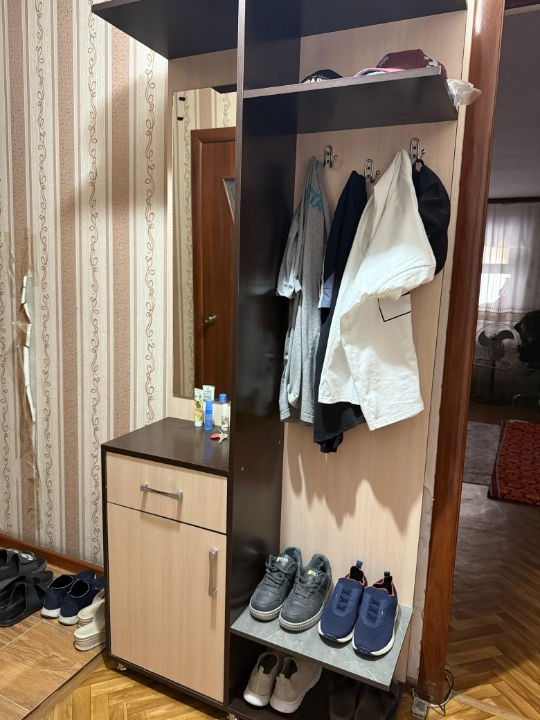 Прихошка калидор и стол стулья