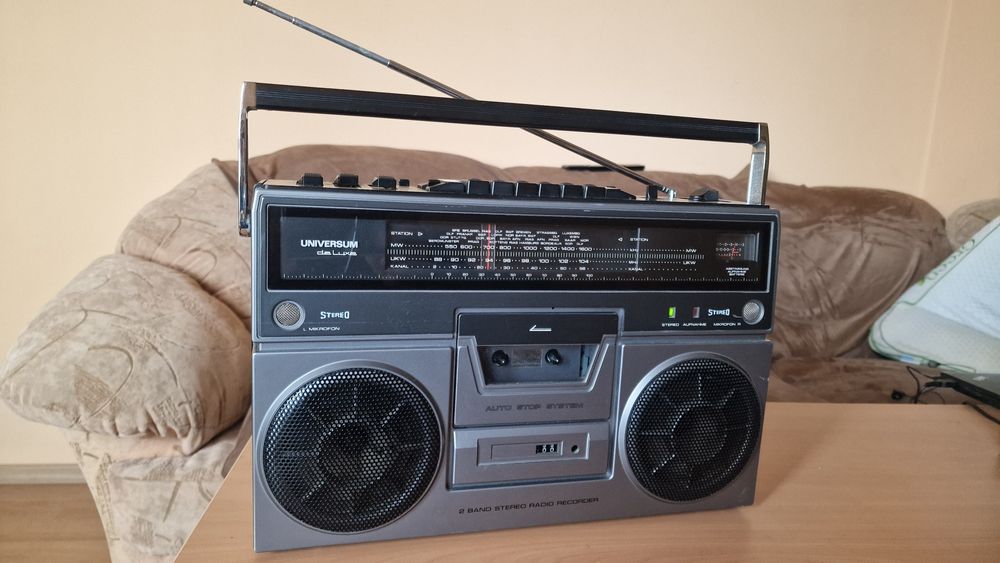 Радиокасетофон Universum de Luxe