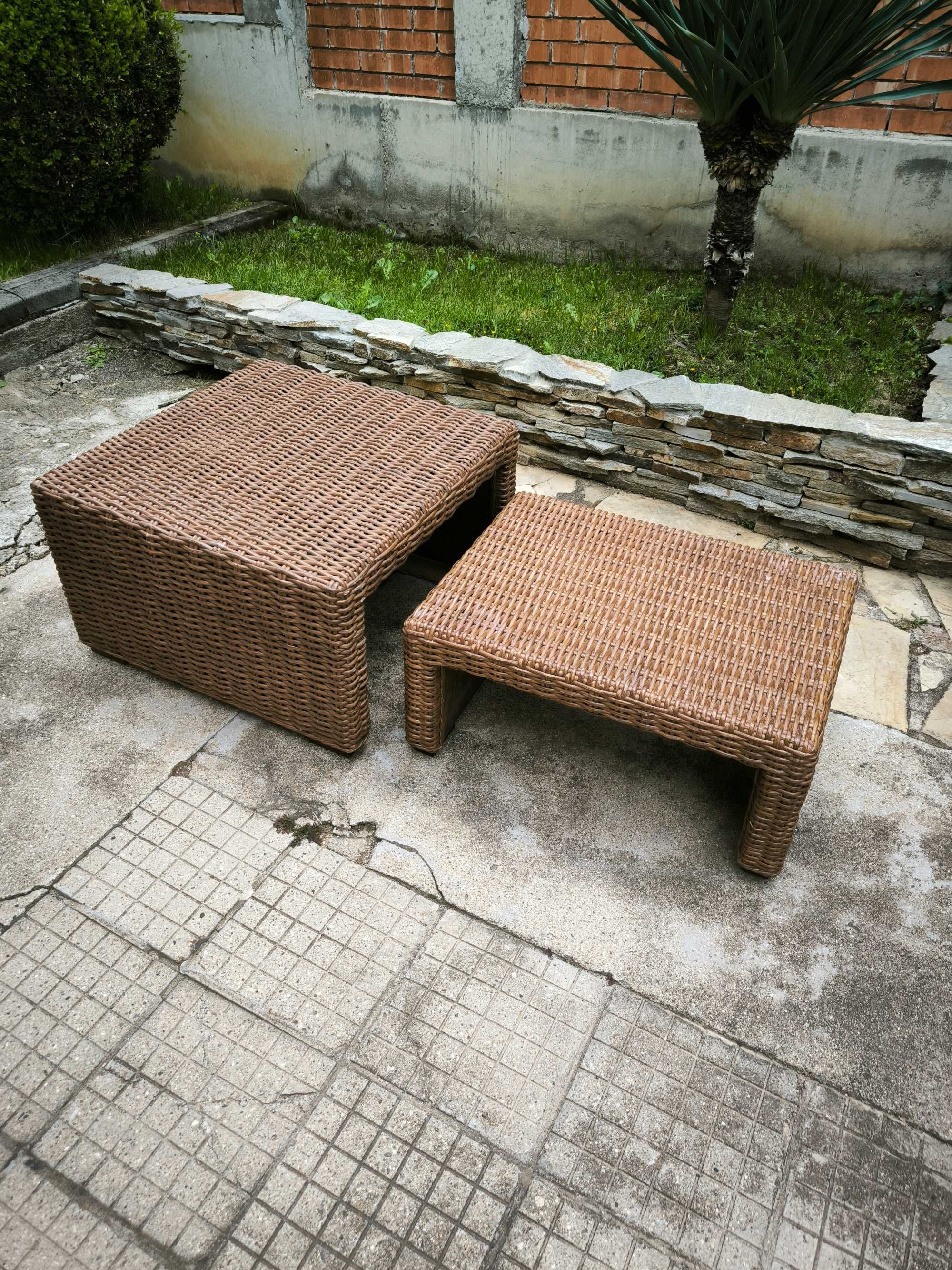 Градински масички -2 бр.