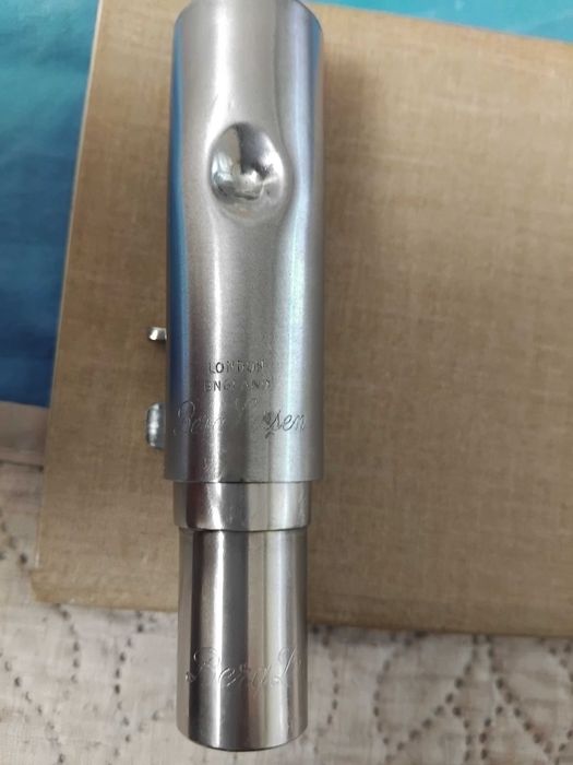 Продавам монщук Берг Ласен 102 sms  изключително запазен