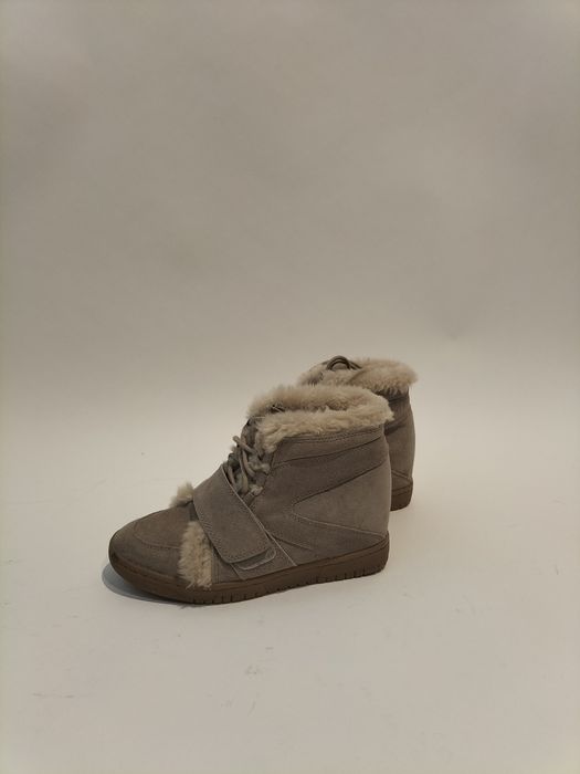 Ghete îmblănite cu platformă ZARA