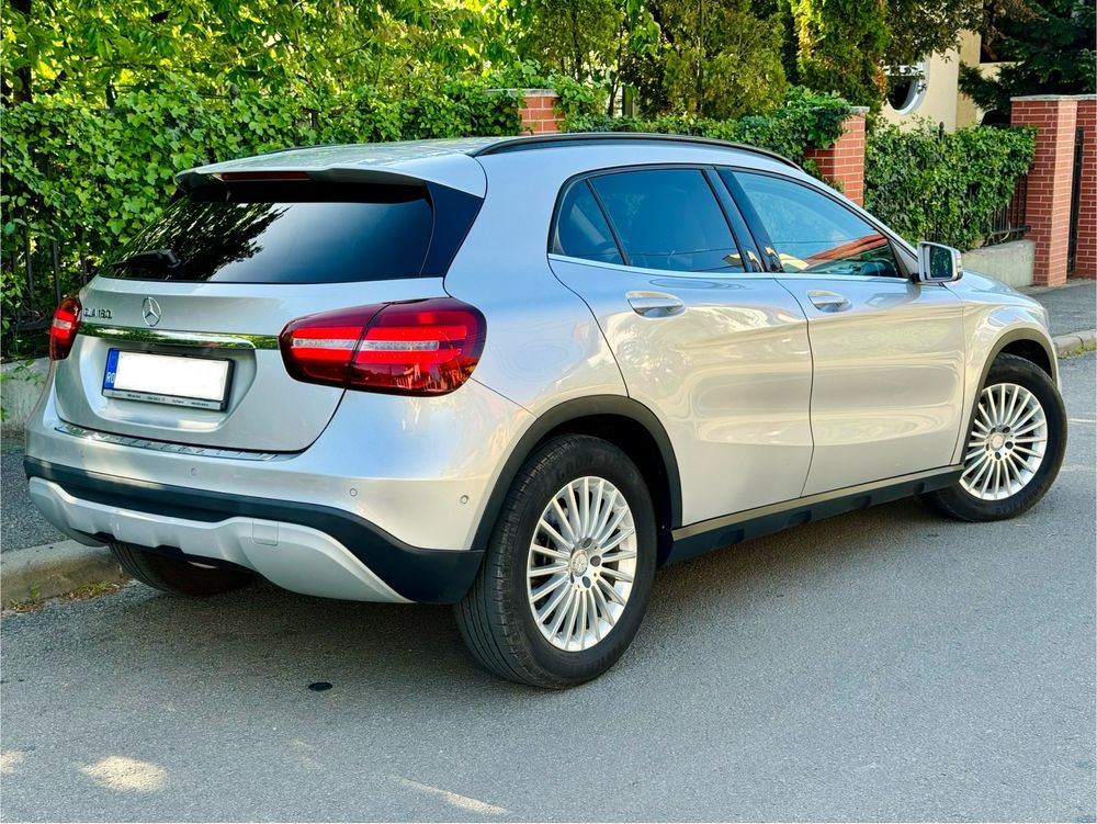 Mercedes Benz GLA 180 Benzină Prima înmatriculare 2018