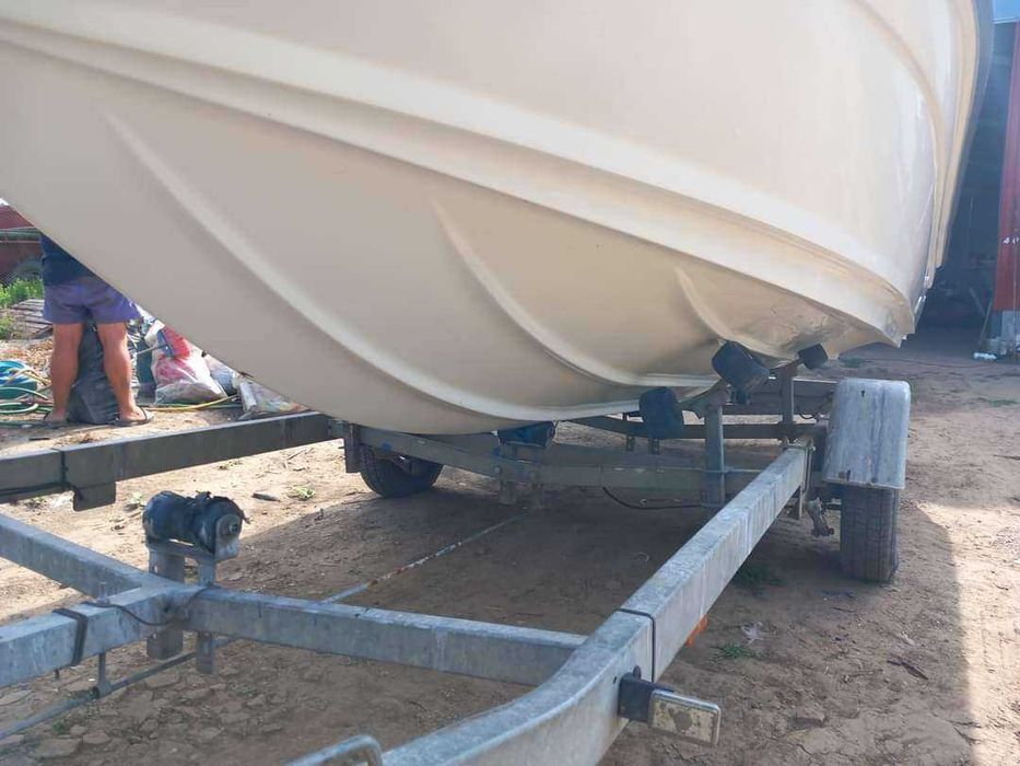 7 местна лодка 150hp Tiburon Inside