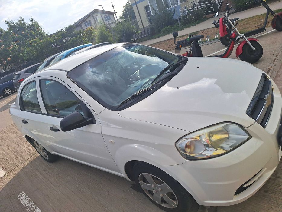 Vând Chevrolet Aveo