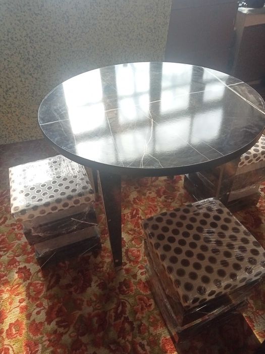 Стол и табуретка набор