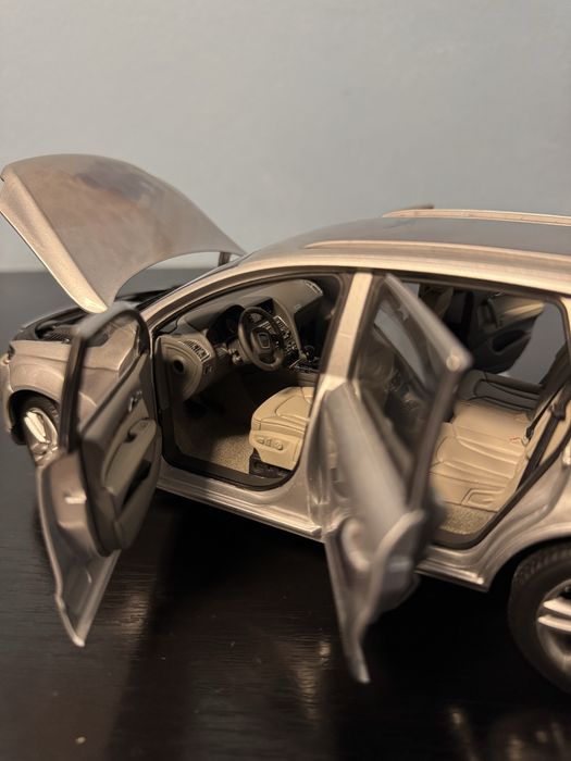 Vand macheta Audi Q7 Kyosho 1/18