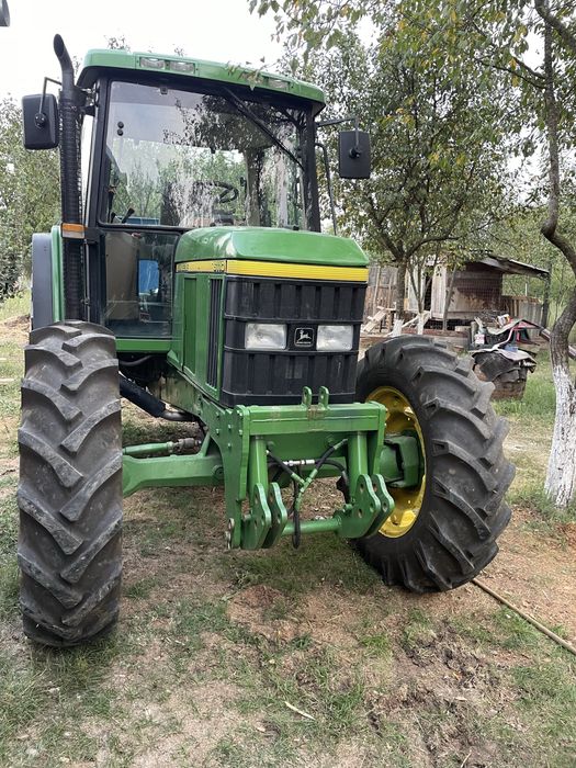 Tractor John Deere 6100