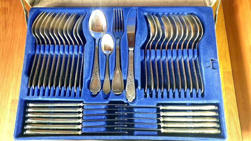 Set tacamuri placate cu argint 12 persoane