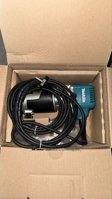 Masina de frezat Thakita RT0702C