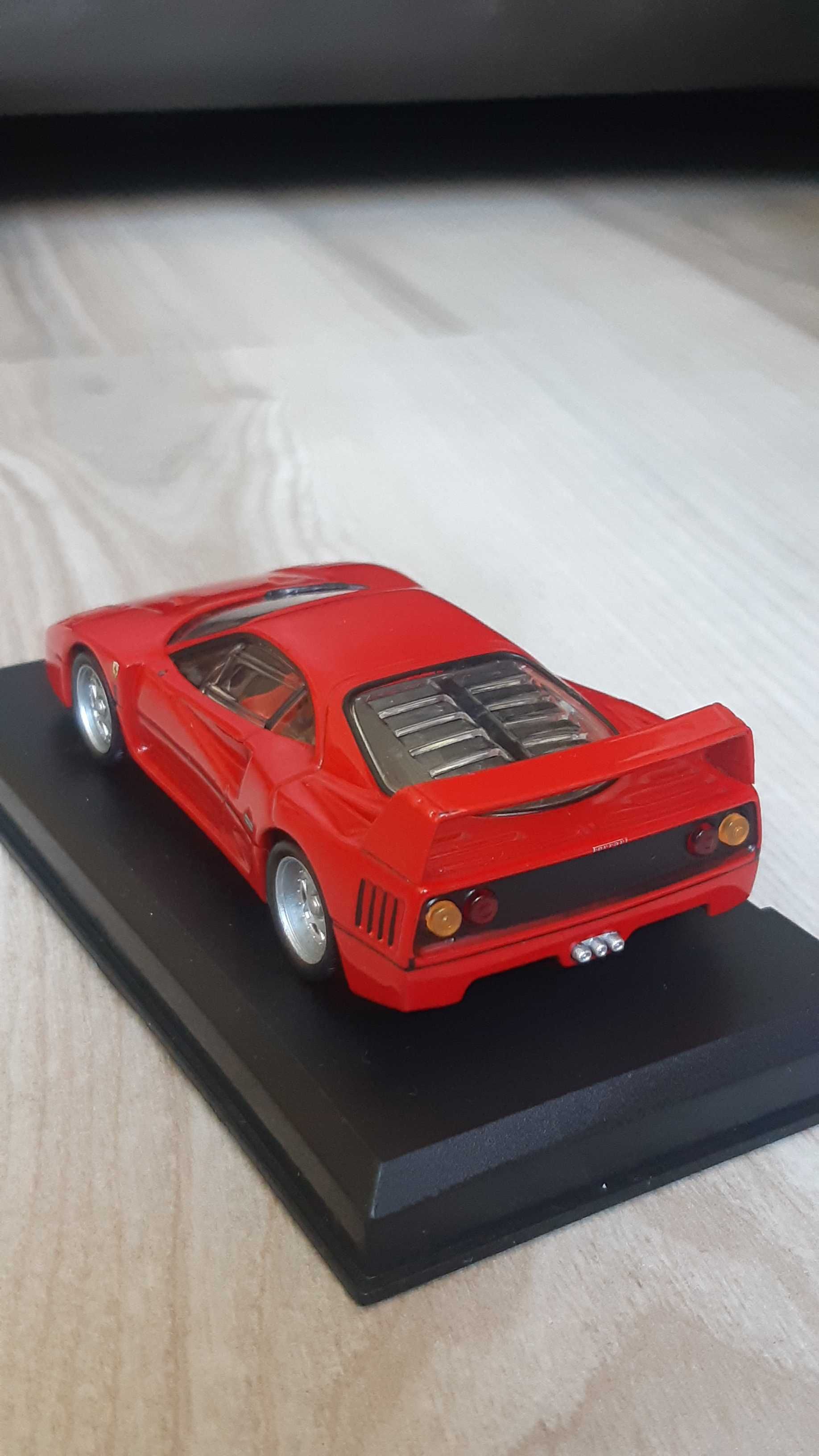 Vând machetă/mașinuță Ferrari F40 nouă