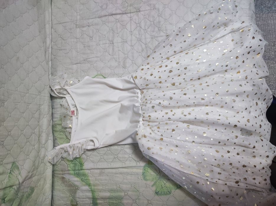 Продам девочкам платье