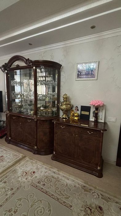 Витрина для гостиной