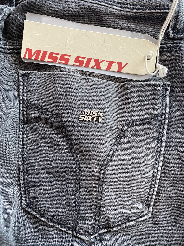 Юношески дънки Оригинални Miss Sixty за момиче, размер 23, L30  Нови с