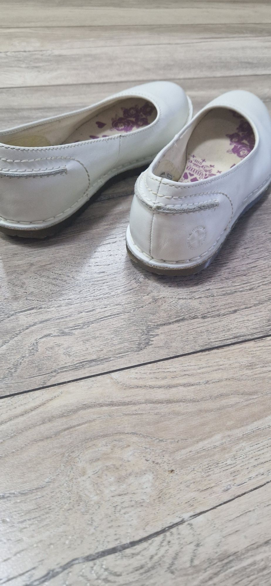 Бели кожени обувки Dr. Martens, 37  номер