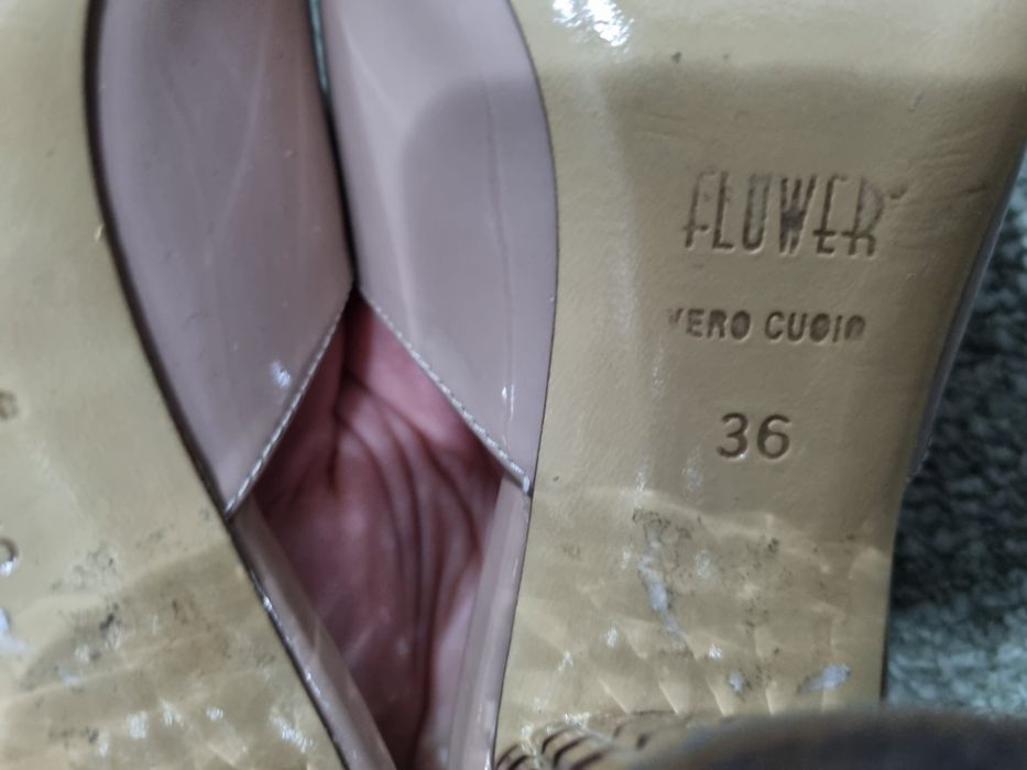 Papuci eleganți, de dama, culoarea crem, marime 36