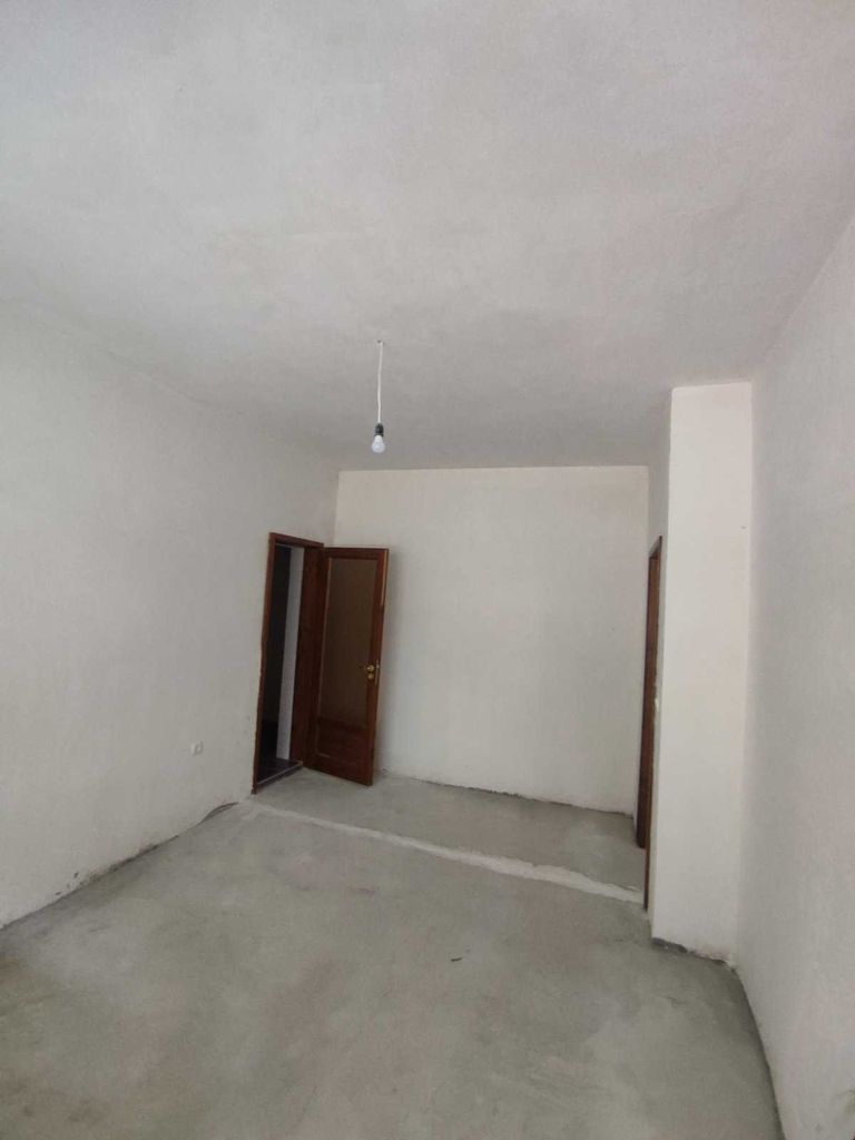 Продава се Двустаен апартамент в Велинград - 144 кв.м за 716 €/кв.м - Снимка #3