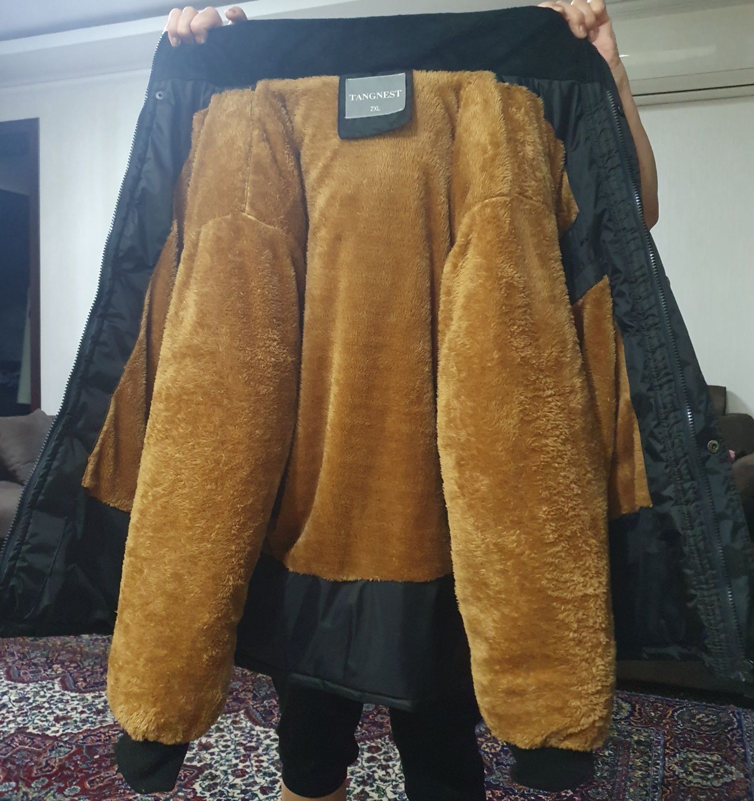 Продается зимняя мужская куртка (с мехом, теплая).