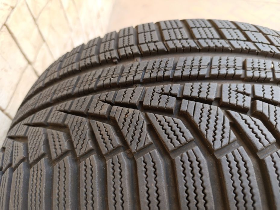 Зимни гуми Hankook 225/40/19 Winter Icept evo 2