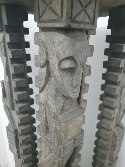 Piedestal din lemn masis in stil african