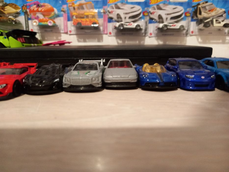 Hot wheels-uri  deschise