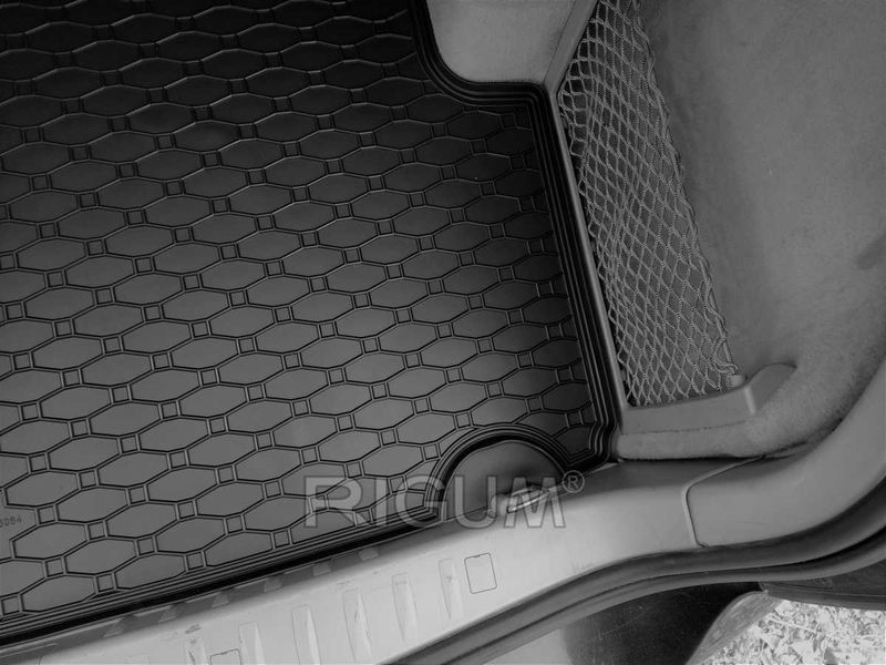 Гумени стелки и багажник BMW 3  E90 E91 E92 от 2004 до 2012 г.