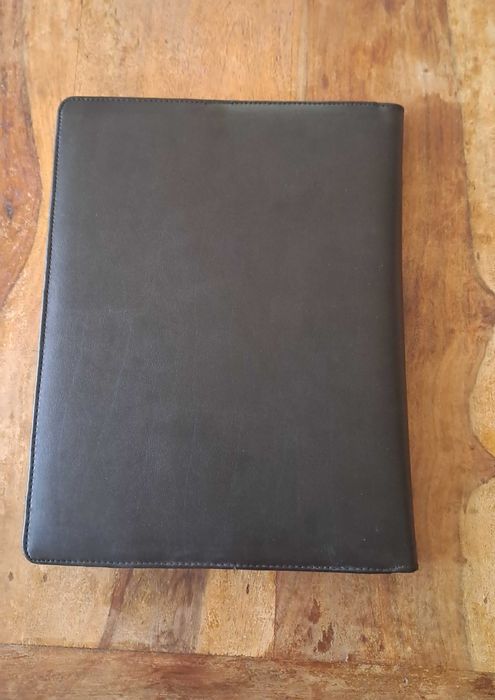 папка луксозна със соларен калкулатор Mline кожа черна A4