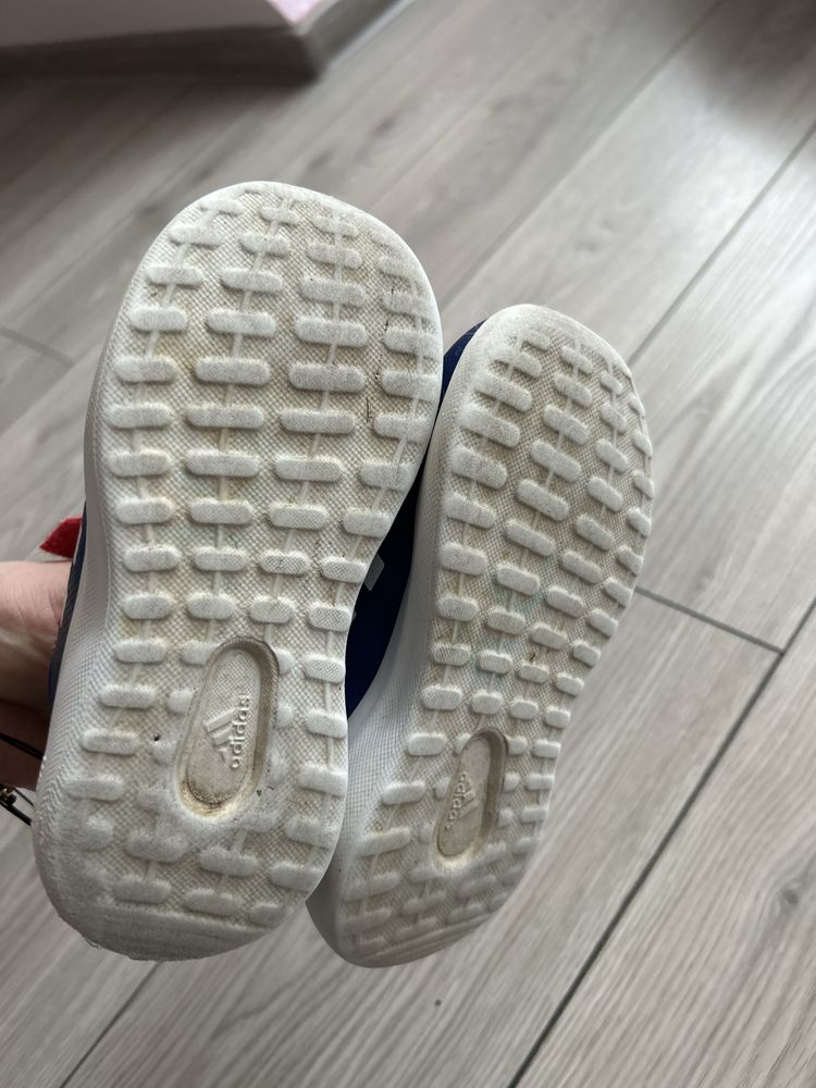 Adidasi  marime 24