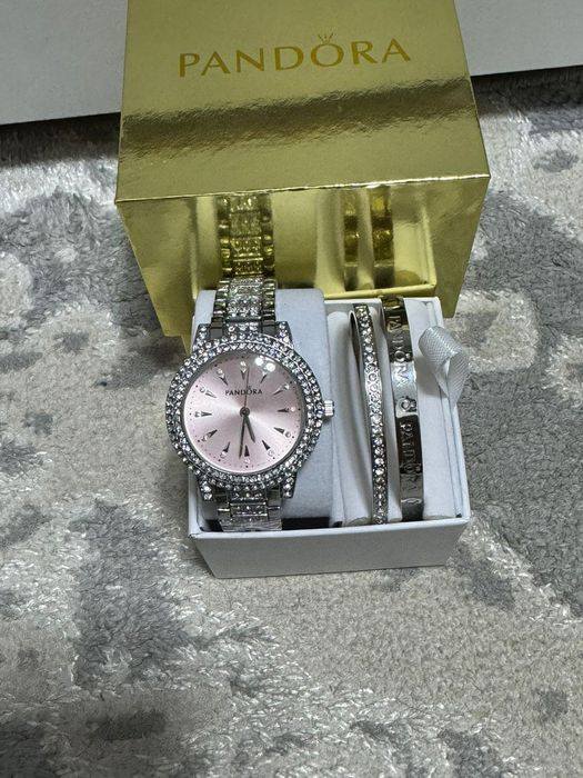 Женские часы Pandora