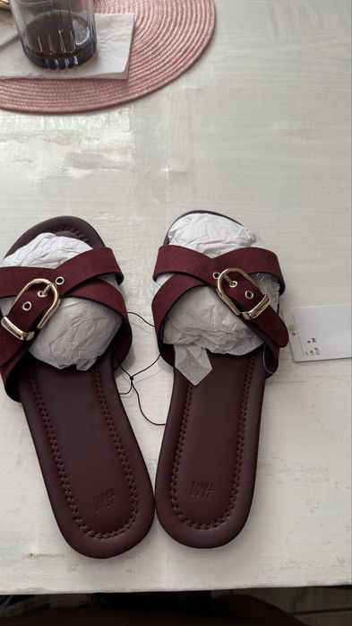 Papuc di piele Bordo H&M , sunt noi