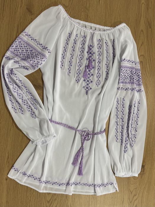 Ie nationala costum popular