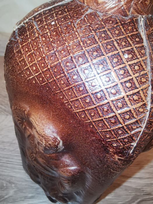 Антикварна бутилка релефна гарафа покрита с естеств. кожа Дон Кихот