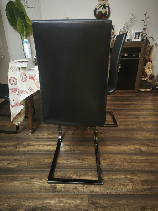 Трапезни столове