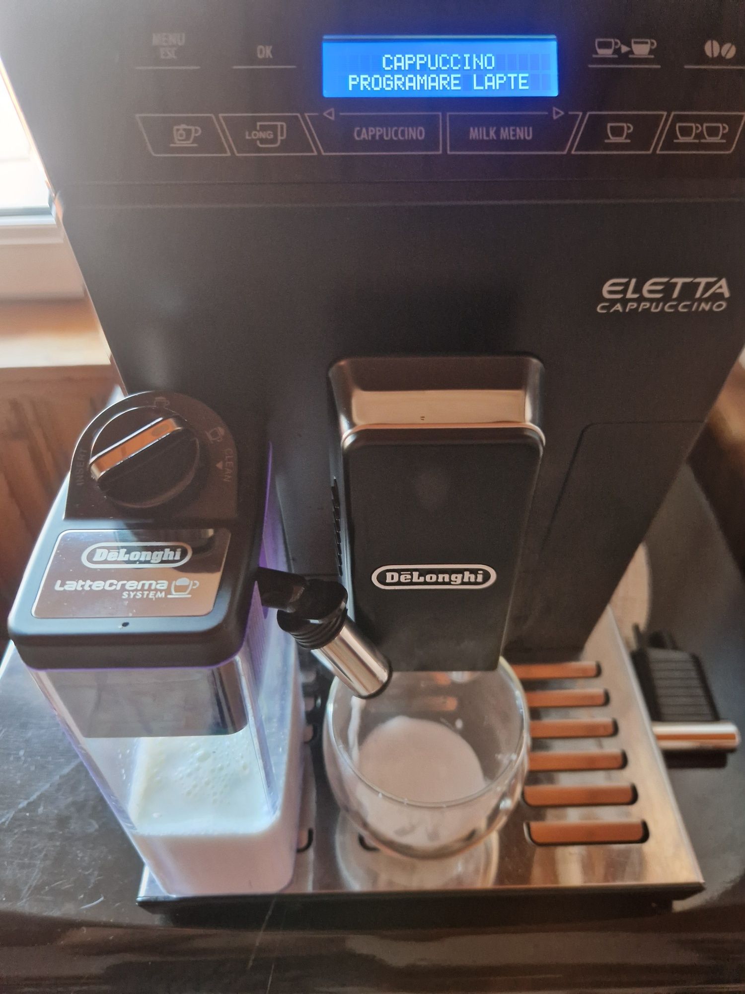 DeLonghi  ELETTA Cappuccino    Espresor