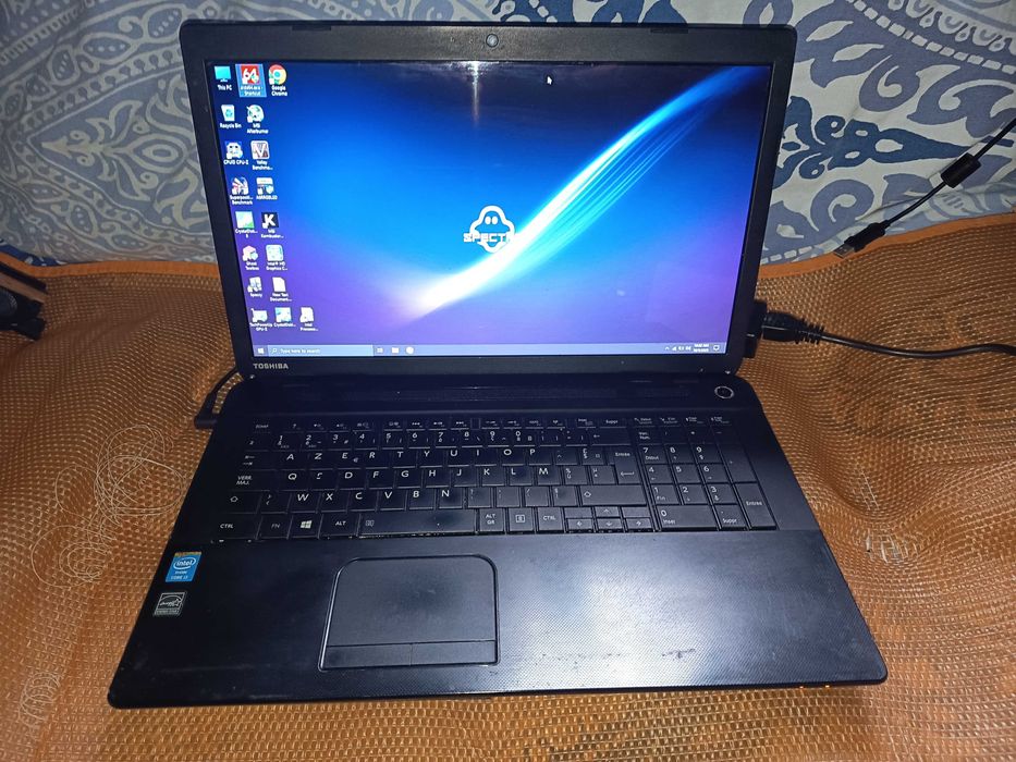 Laptop Toshiba C70, Core i3 4005u, 4gb ram, display 17,3 inch