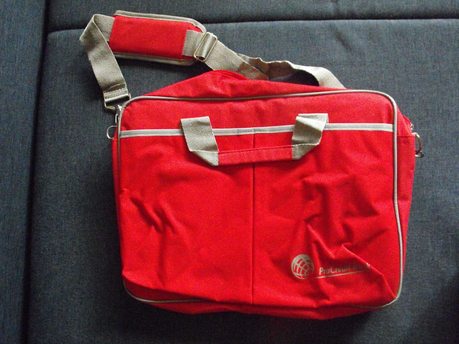 Колекция от чанти за през рамо и раници; нови, неупотребявани!