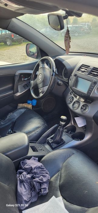 vând Toyota Rav 4