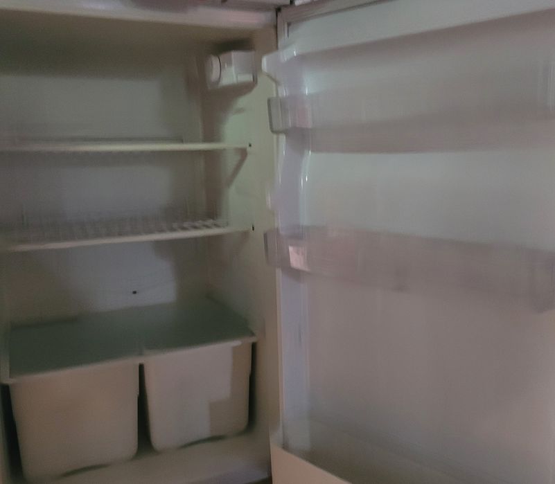 Малък хладилник  .