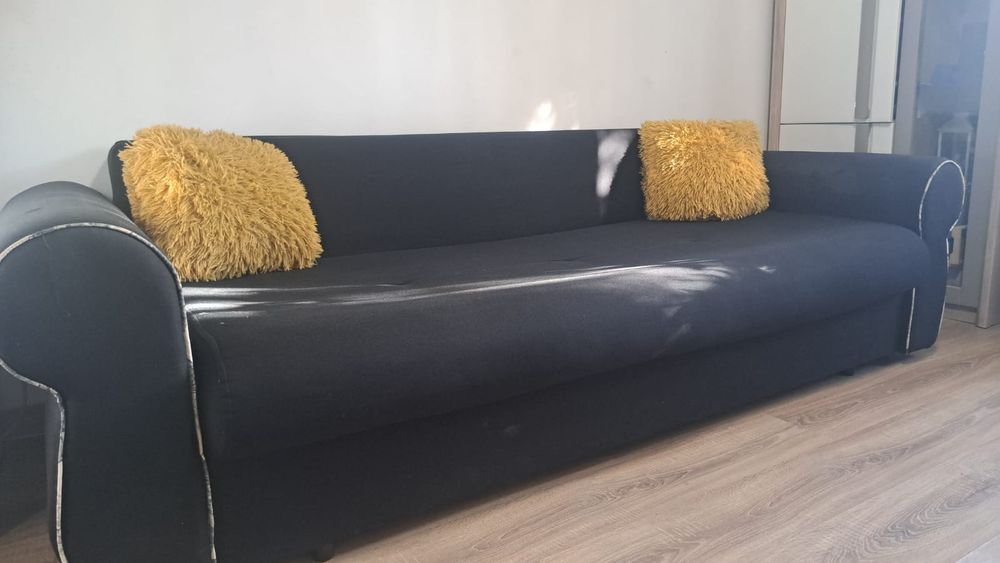 Schimbăm mobila prin casă, bineînțeles nu eu, ci nevasta.
