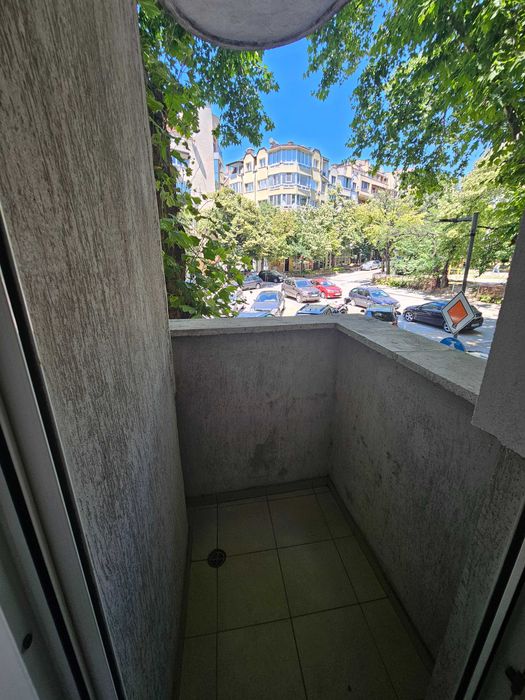 Дава се под наем Двустаен апартамент в Варна, Цветен квартал - 60 кв.м за 548.25 € - Снимка #2