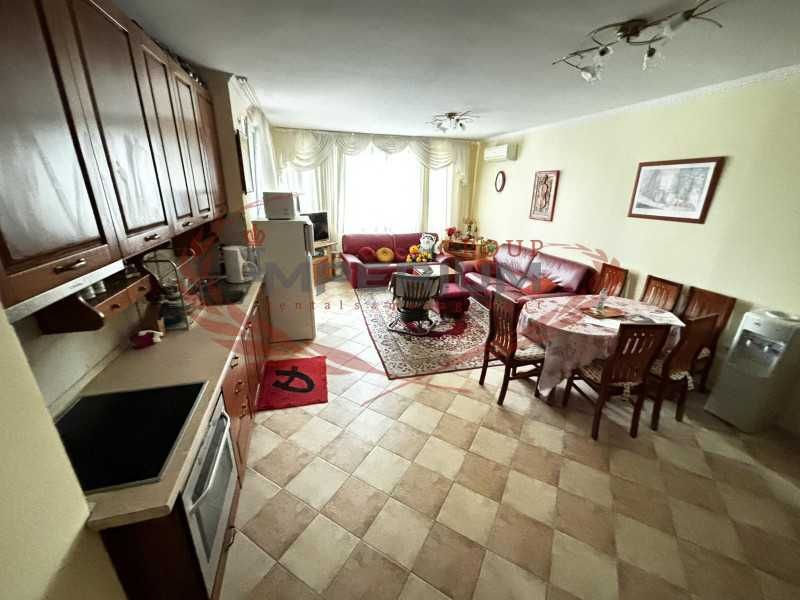 ПРОДАВА: Голям тристаен, обзаведен апартамент в затворен к-кс Варна