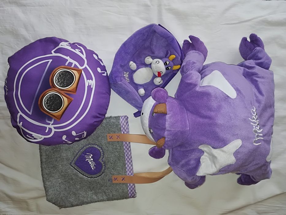 Рекламни Милка/Milka артикули- възглавничка, плючени играчки, чаши