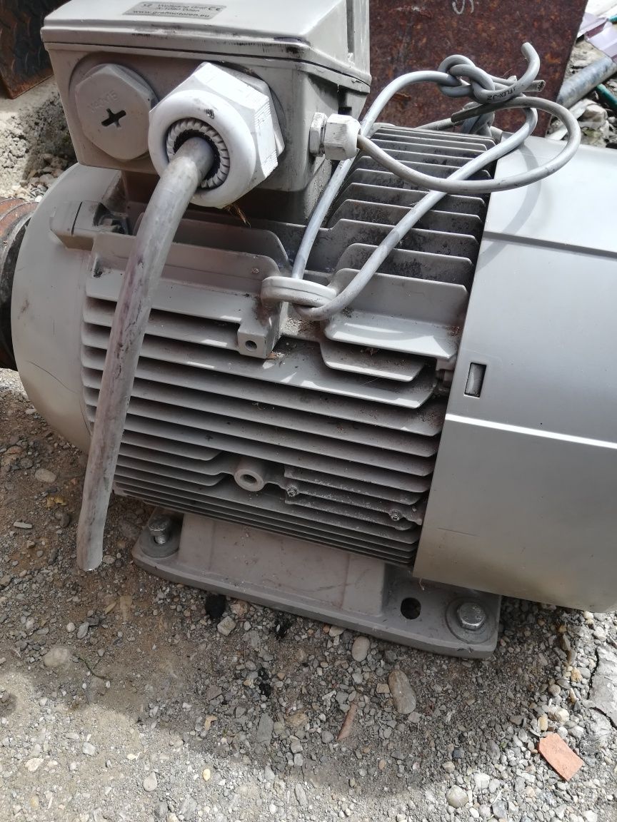 Vând motor electric trifazic siemens, 18, 5kw 3000 ture,