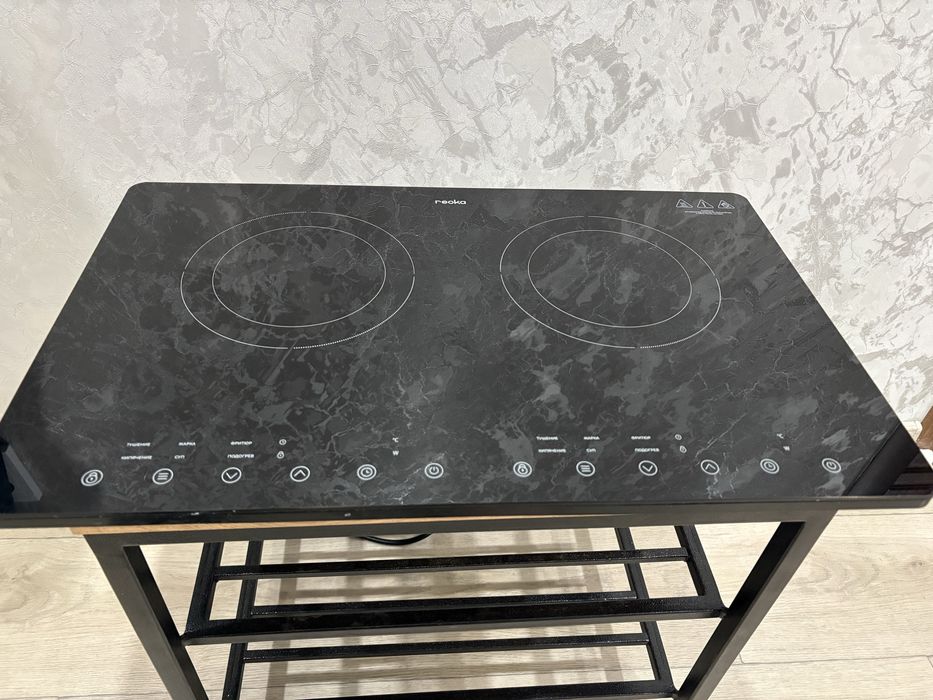 Продам индукционую настольную плиту