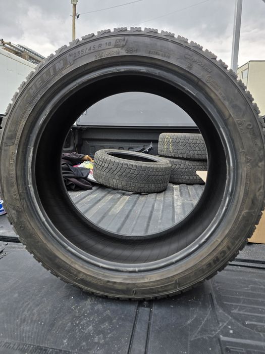 Зимни гуми 235/45R18 Michelin DOT4820