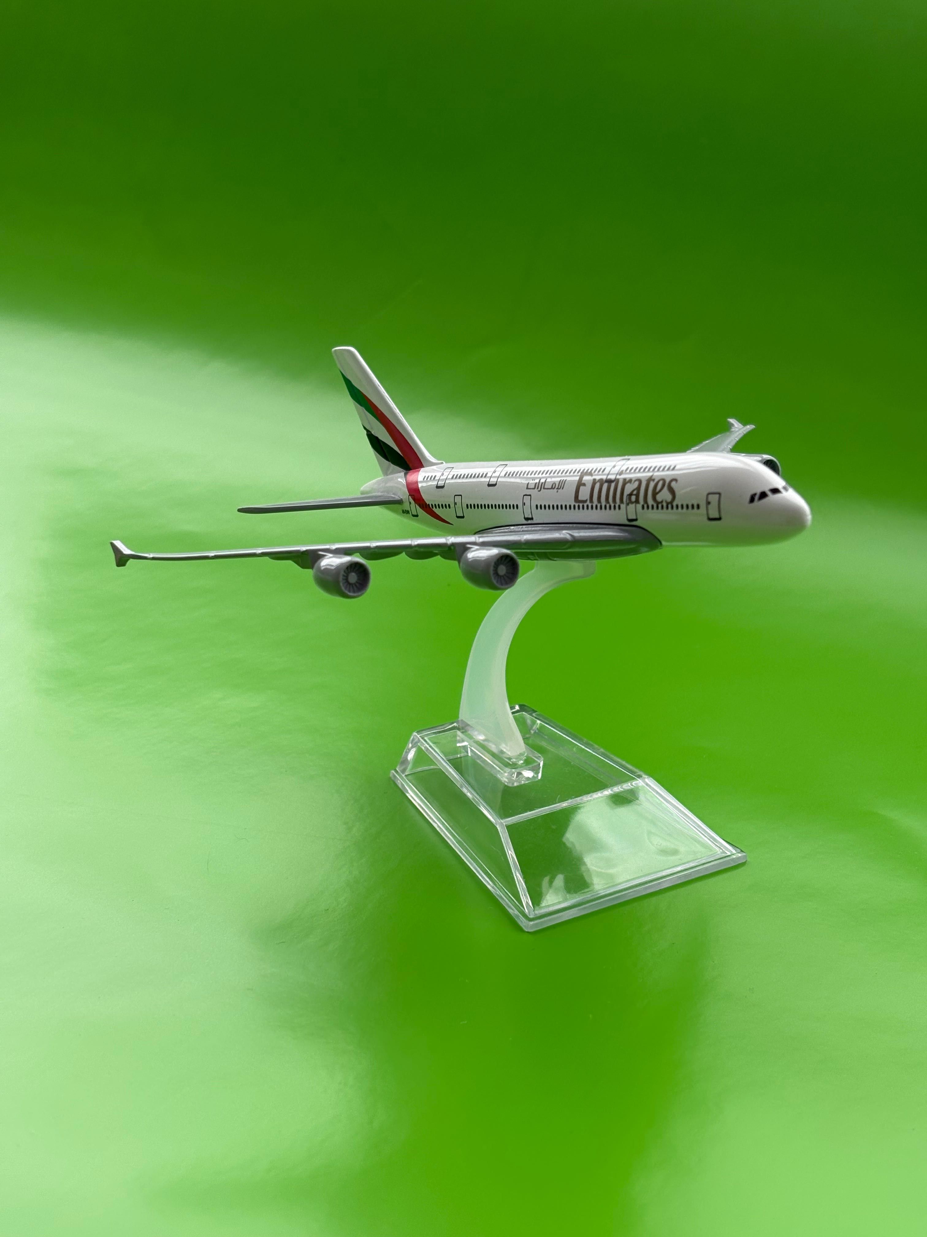 Airbus A380 Emirates модел